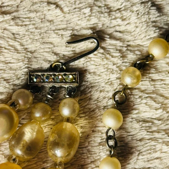 Vintage Faux Pearl and bead Necklace
Hollywood Stylish - Picture 6 of 6